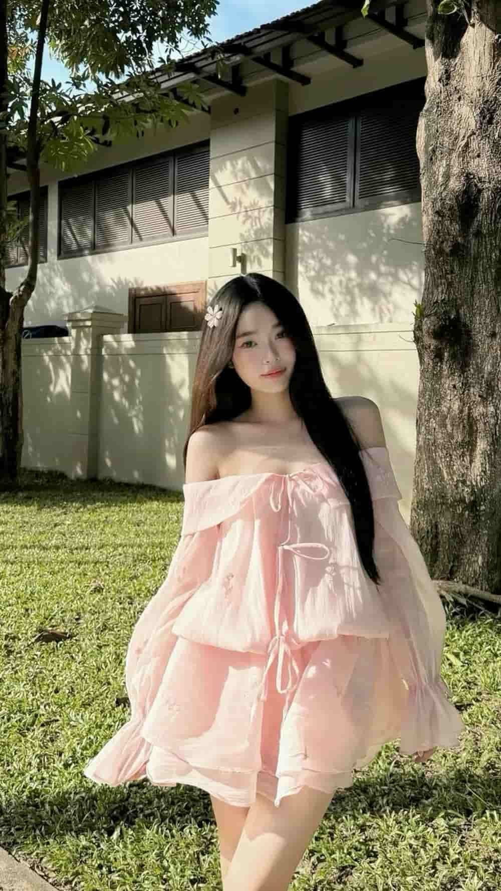 gái xinh mặc pinky nổi bật