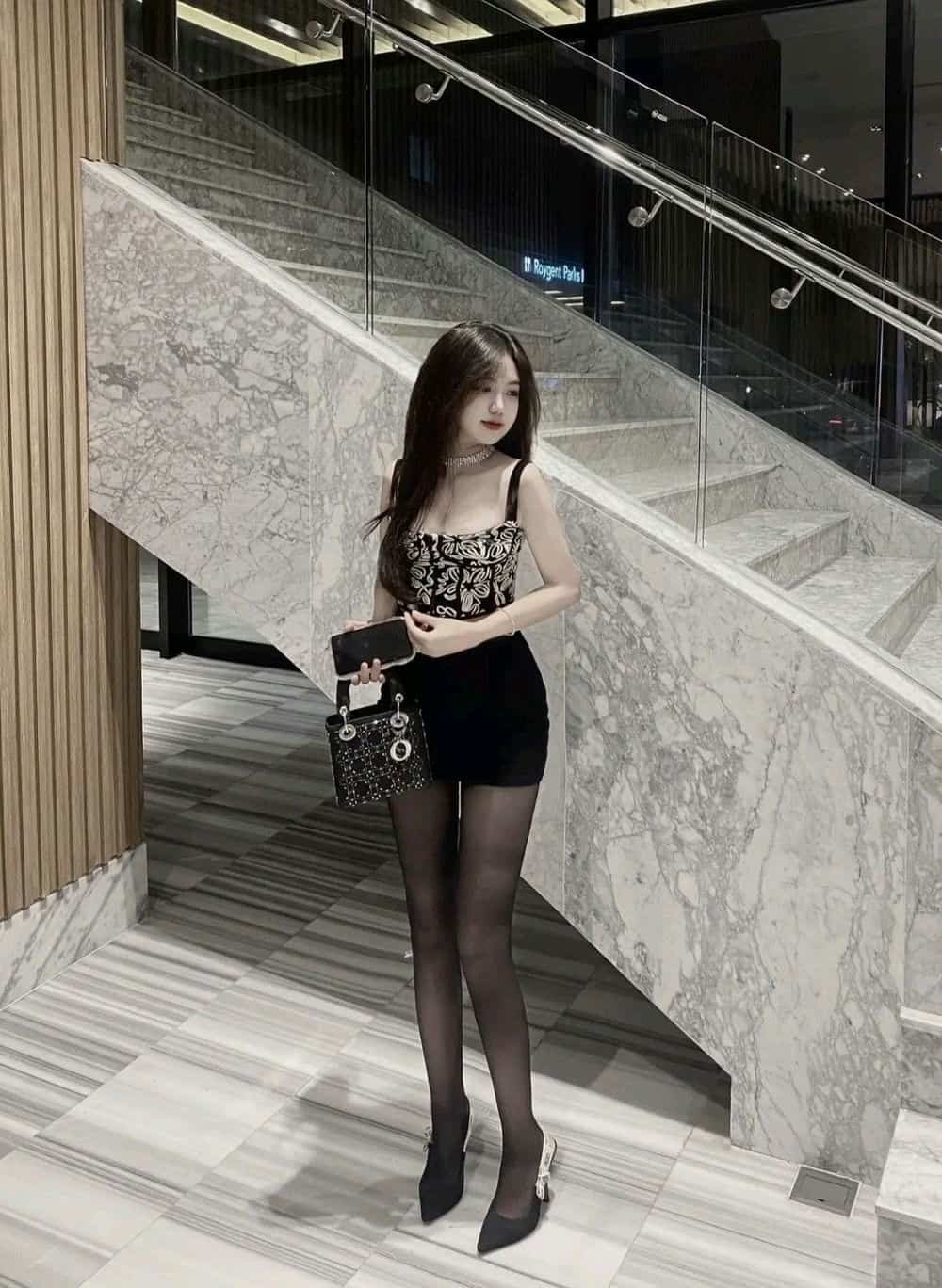 gái xinh mặc quần tất gợi cảm