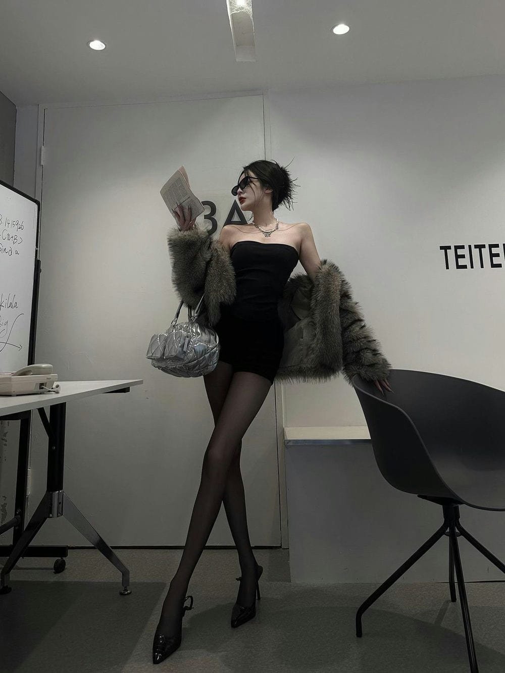 gái xinh mặc quần tất nhẹ nhàng