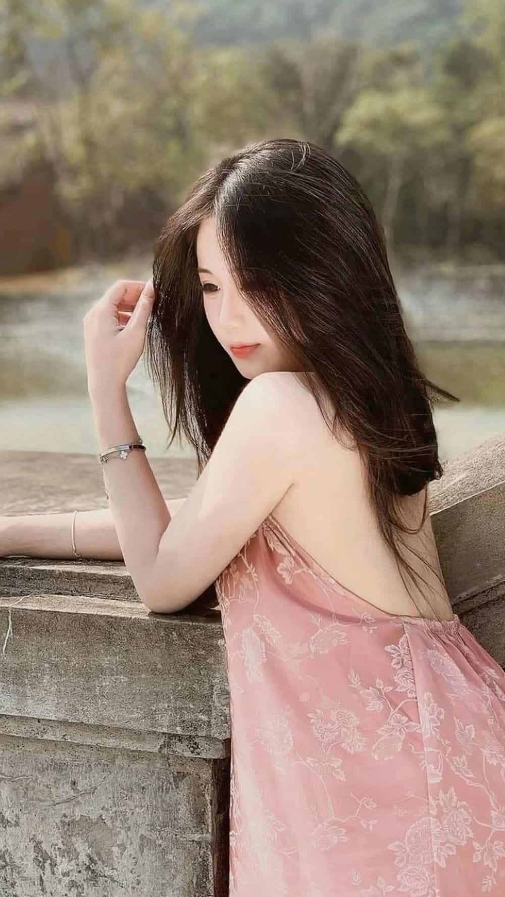 gái xinh nhẹ nhàng mặc yếm