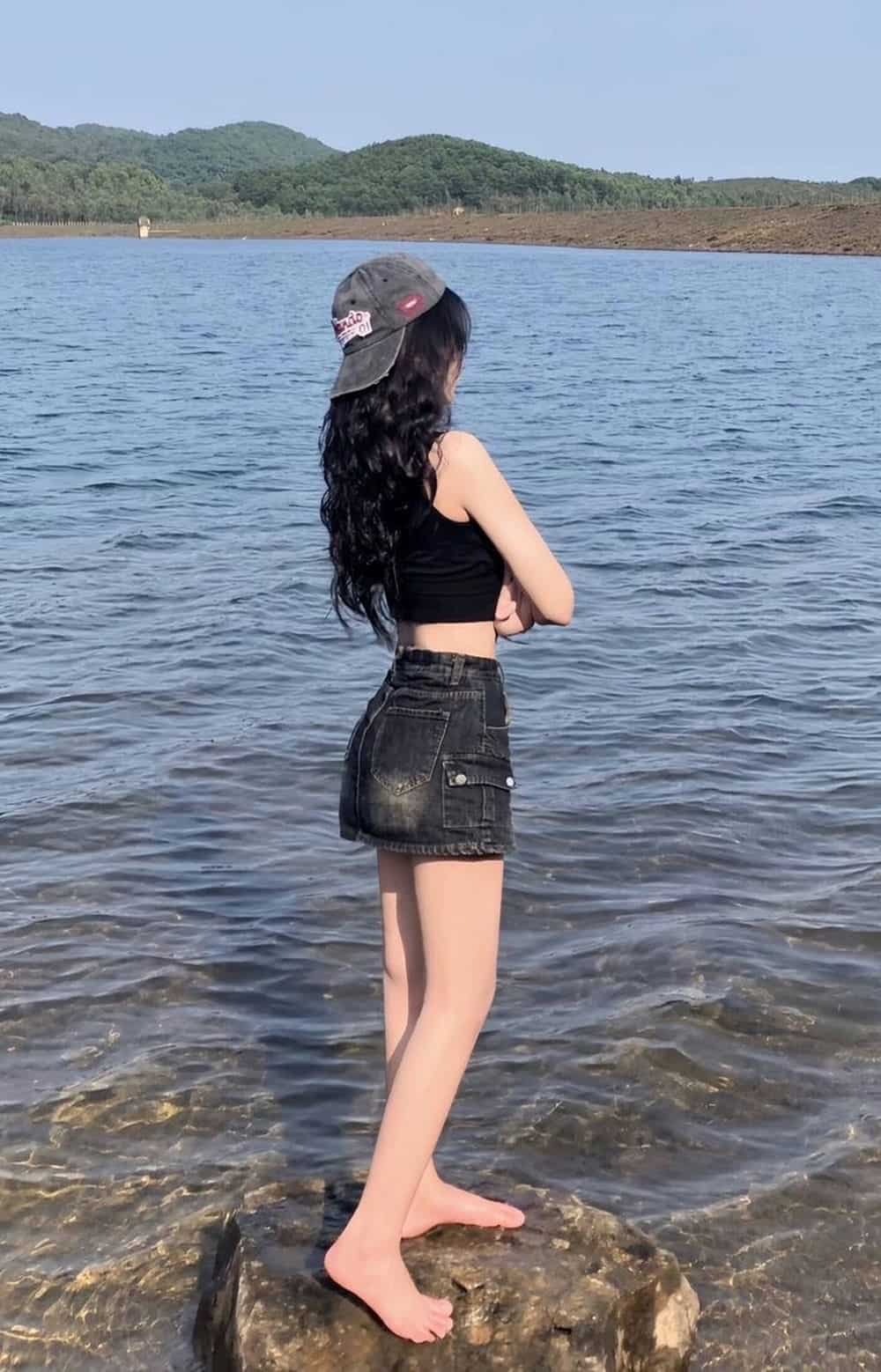 gái xinh quay lưng xinh xắn