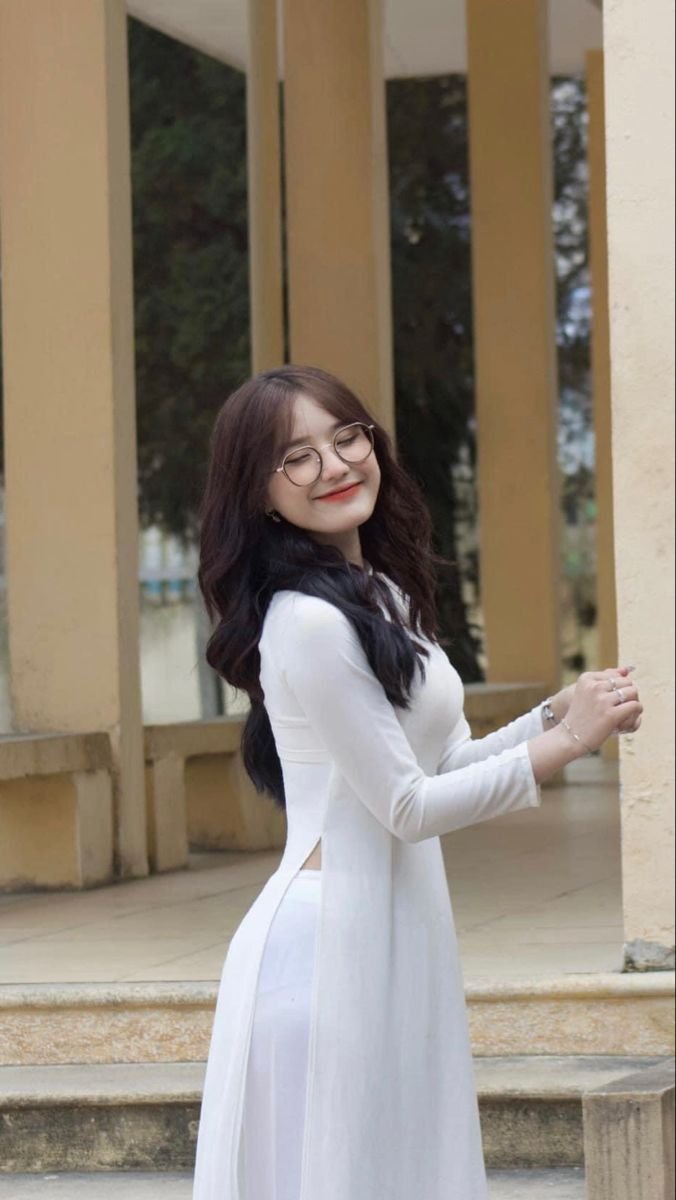 gái xinh thướt tha áo dài trắng