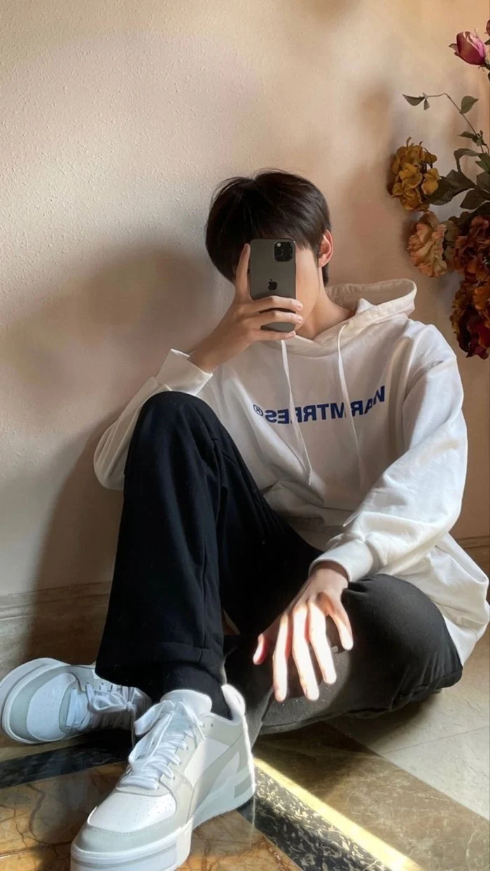 hình ảnh trai đẹp che mặt học sinh