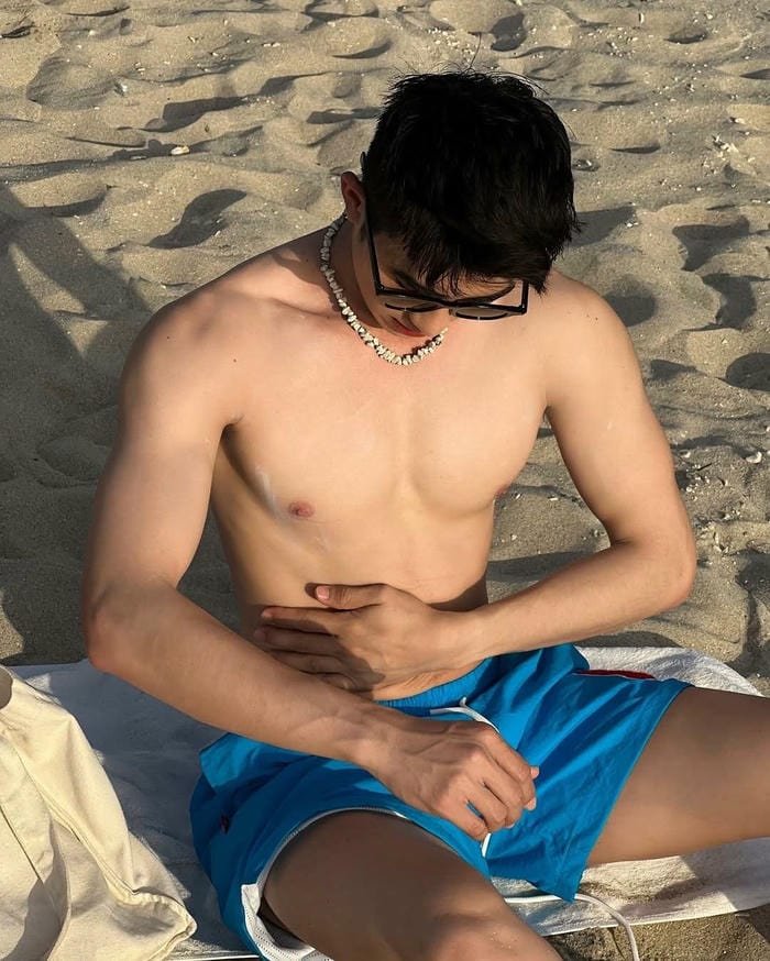 hình trai che mặt