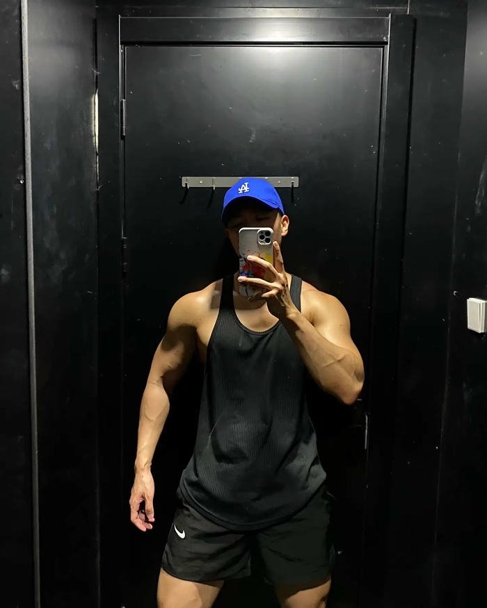 hình trai đẹp chụp giấu mặt