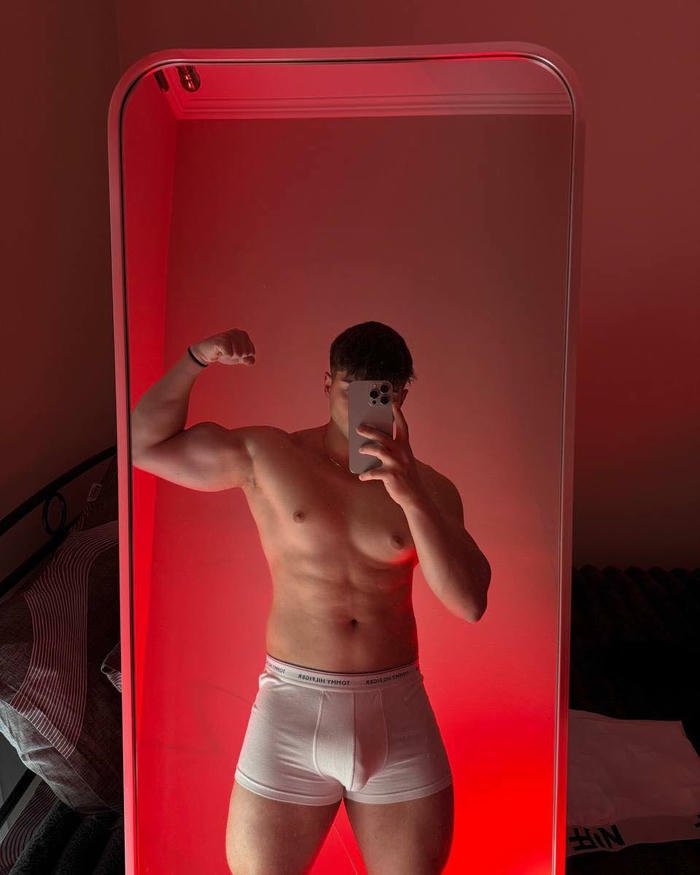 hình trai đẹp giấu mặt