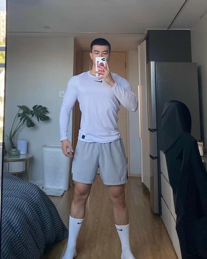 hình trai giấu mặt