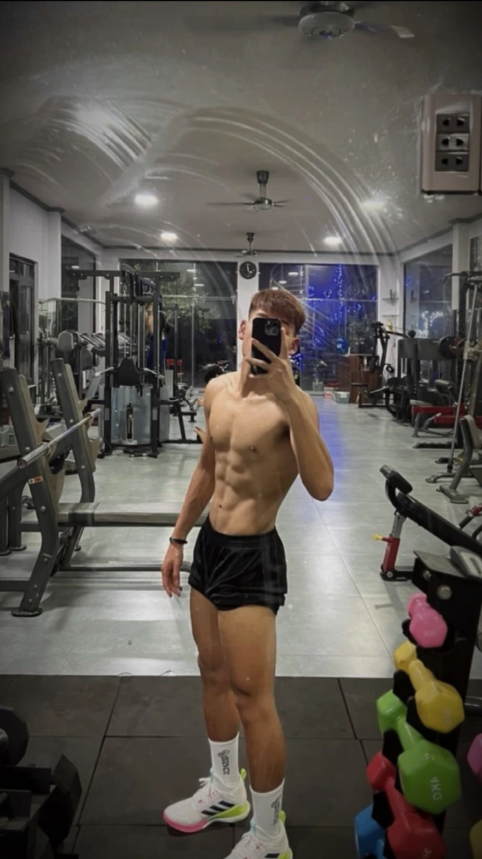 mẫu ảnh việt 6 múi