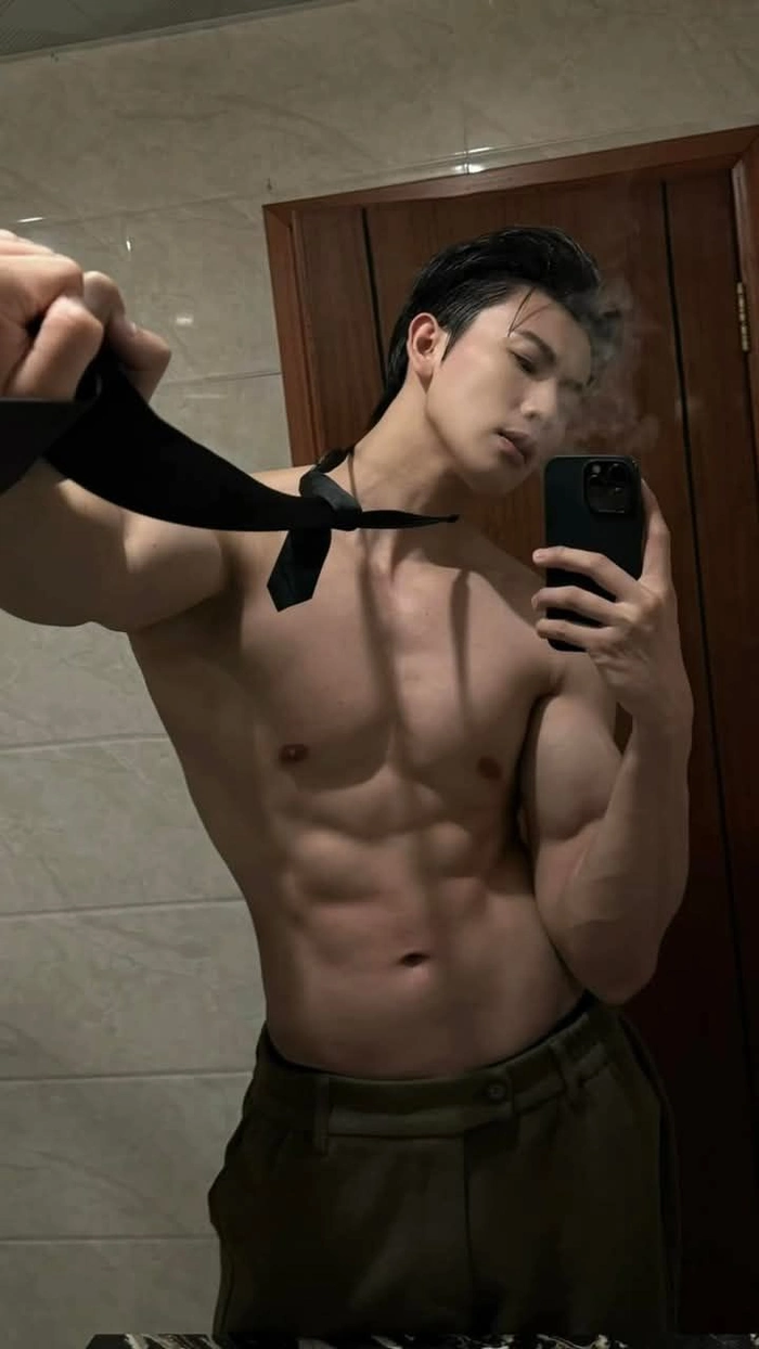 mẫu nam quyến rũ