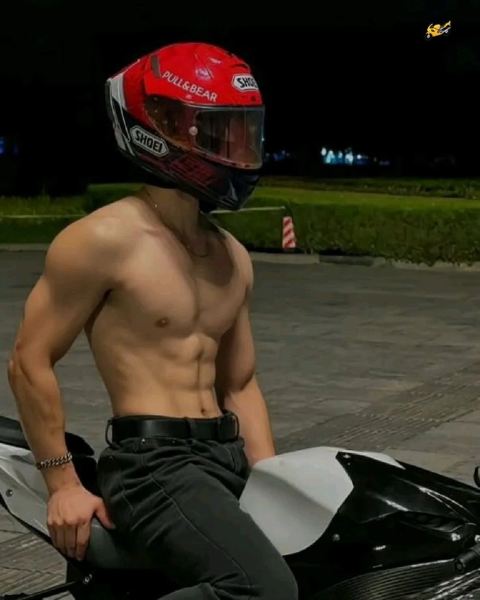 mẫu nam trung quốc lực lưỡng