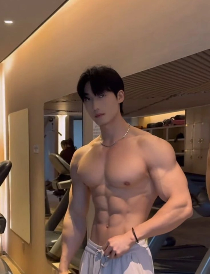 người mẫu nam việt