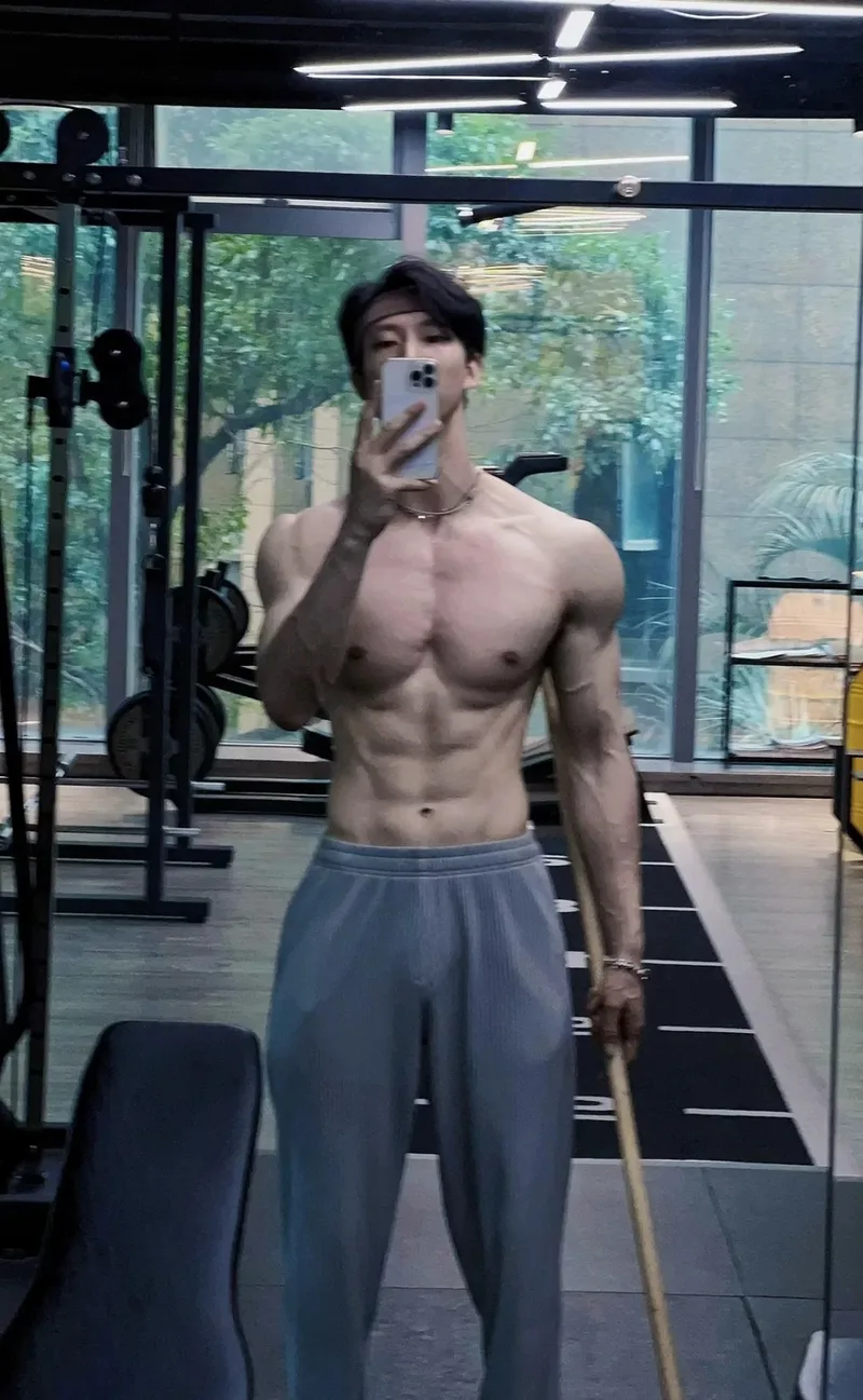 trai đẹp 6 múi trung quốc che mặt