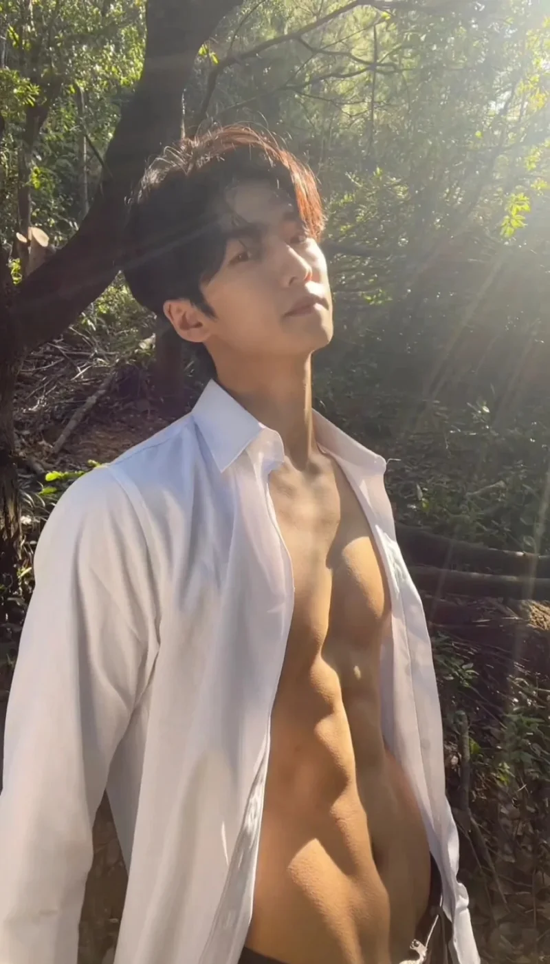 trai đẹp 6 múi trung quốc mặc sơmi