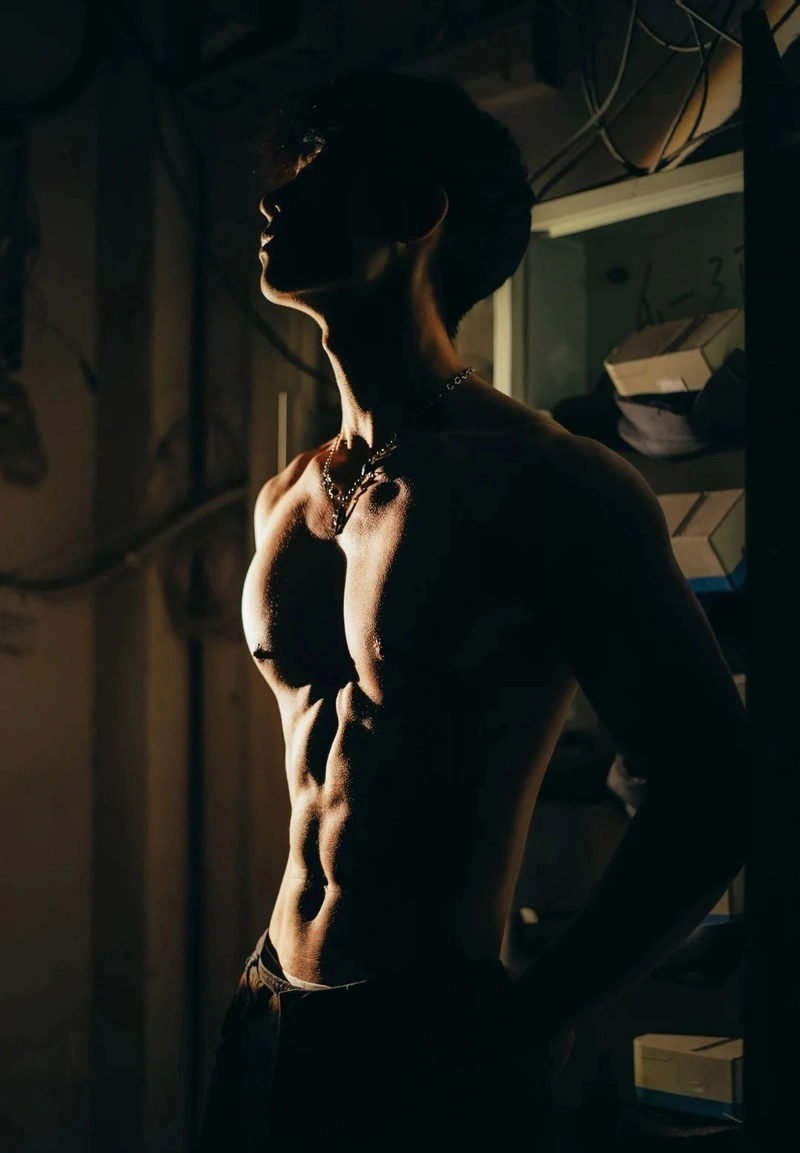 trai đẹp 6 múi trung quốc trong tối