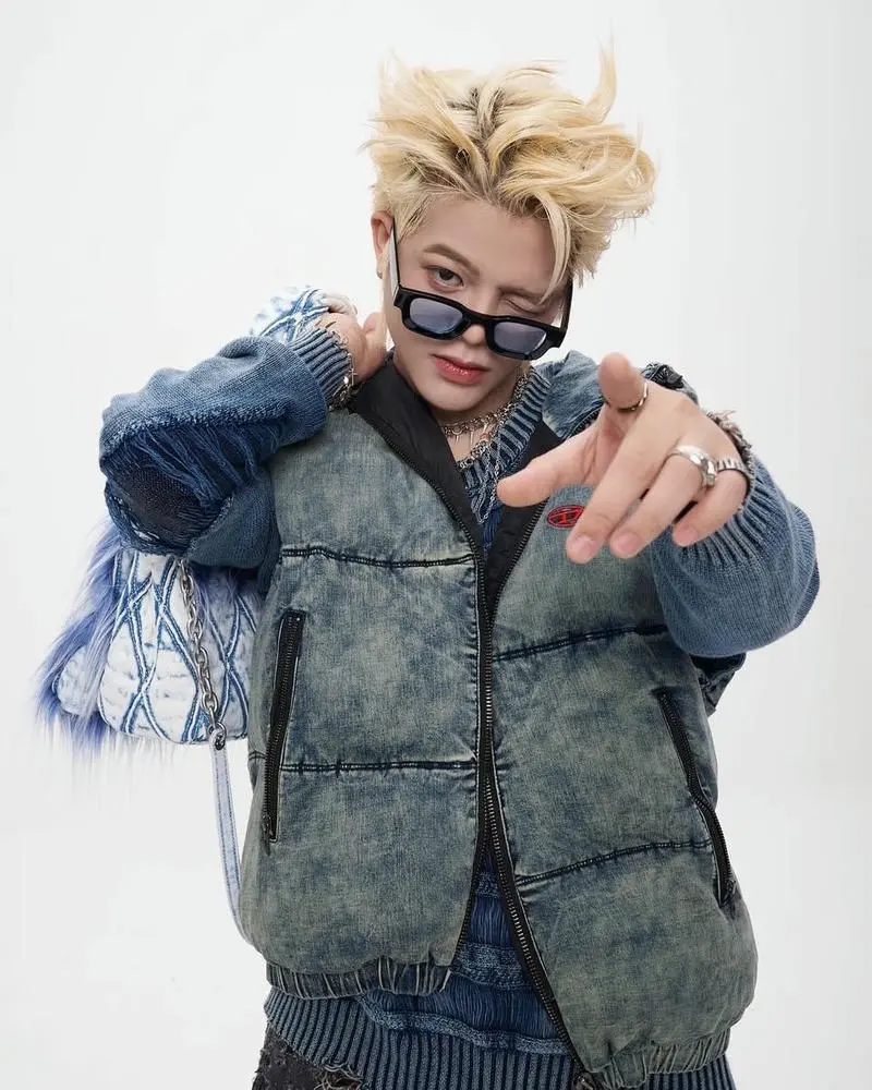 trai đẹp che mặt ngầu