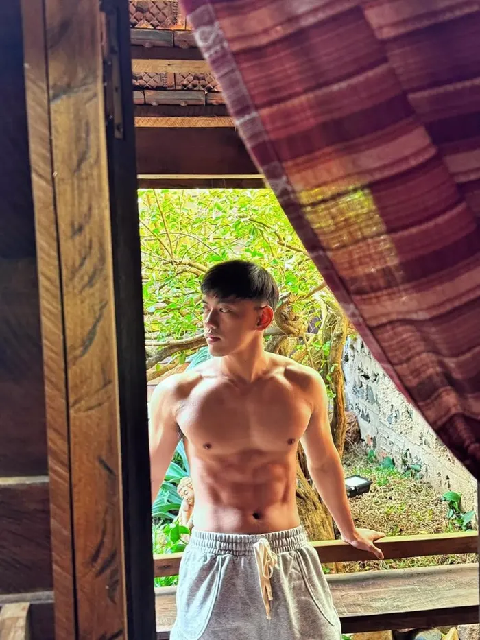 trai đẹp cơ bắp chill