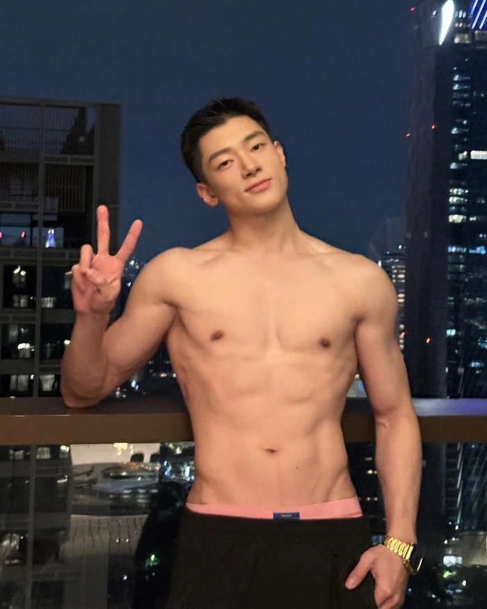 trai đẹp cơ bắp sây hai