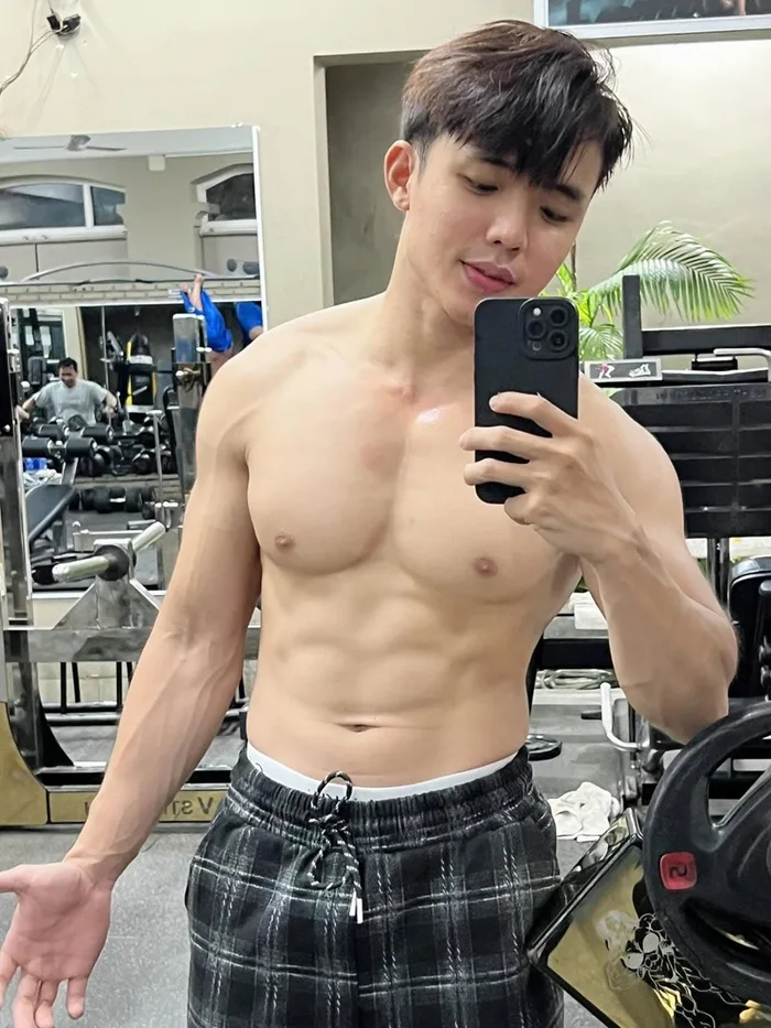 trai đẹp cơ bắp trong phòng tập gym