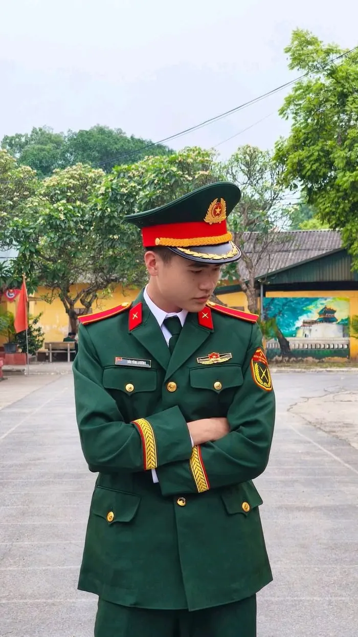 trai đẹp diễu binh trong đội hình chuẩn