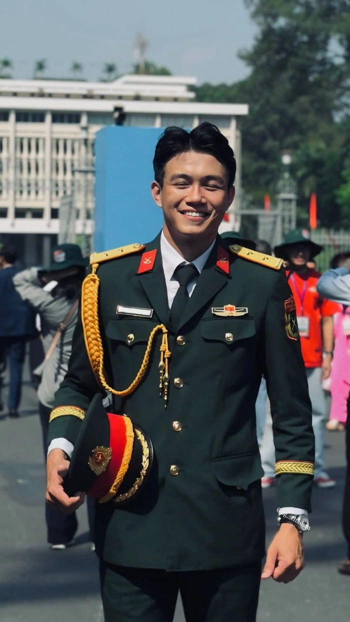 trai đẹp diễu binh trong ngày lễ lớn