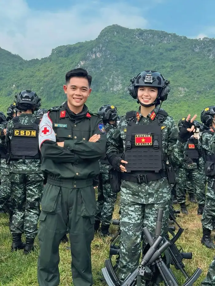 trai đẹp diễu binh