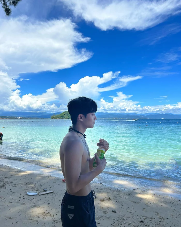 trai đẹp nhật bản vibe trầm lặng