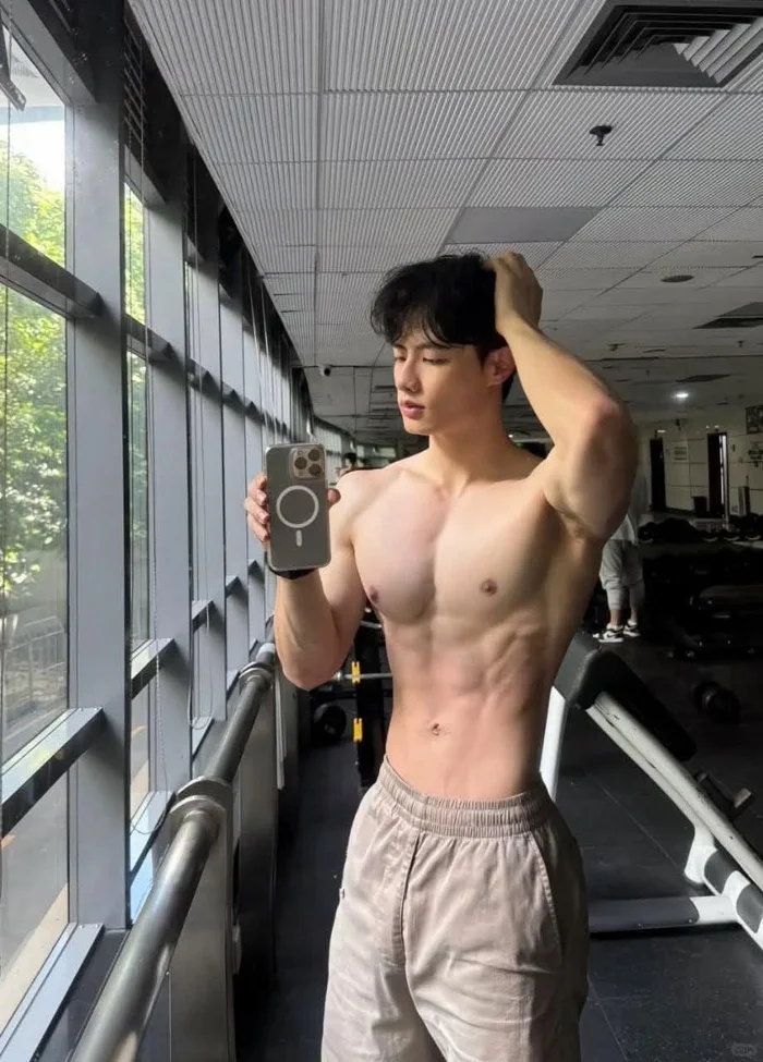 trai đẹp trung quốc tập luyện