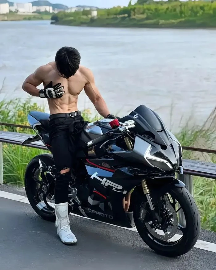 trai trung quốc body săn chắc