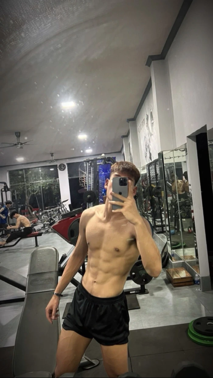 trai việt tập gym