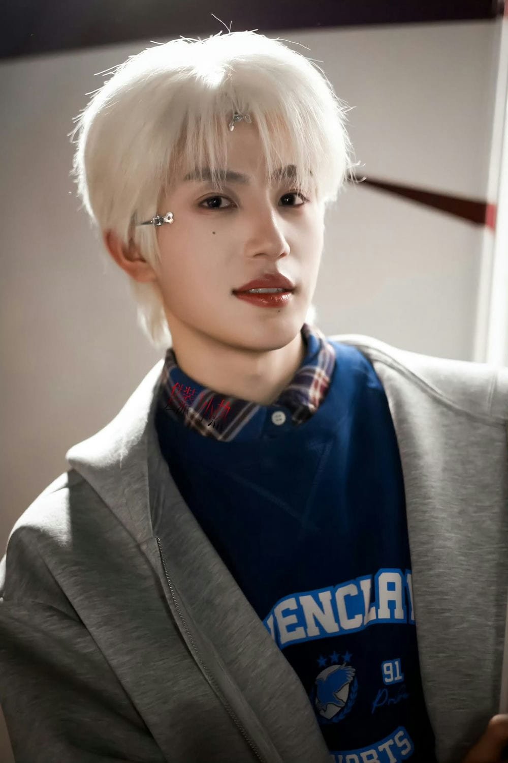 mặt trai đẹp góc cạnh nổi bật