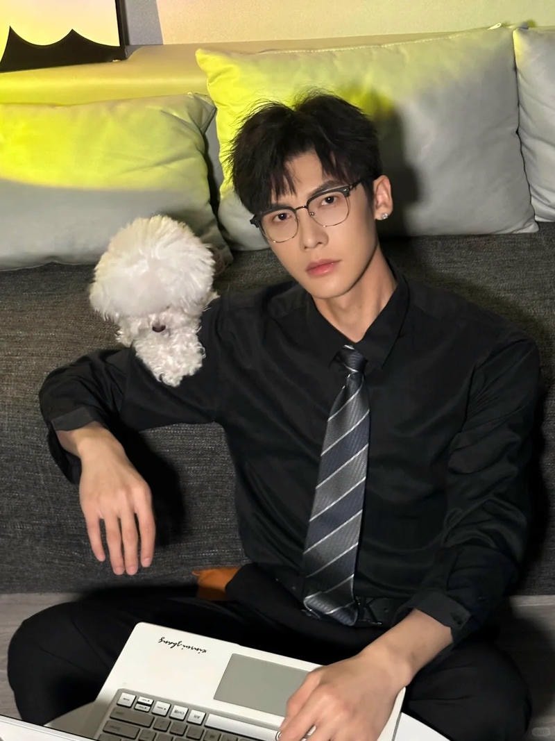 Ảnh mạng ảnh trai đẹp đeo kính sắc nét