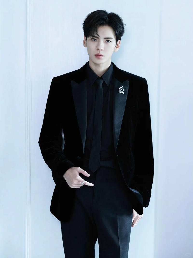 Ảnh mạng ảnh trai đẹp mặc vest sắc nét