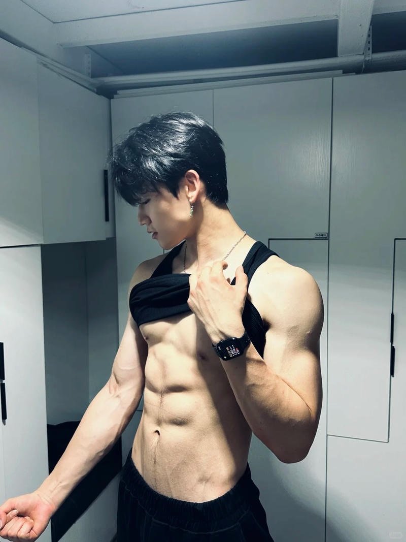 Bộ hình ảnh trai đẹp 6 múi sắc nét