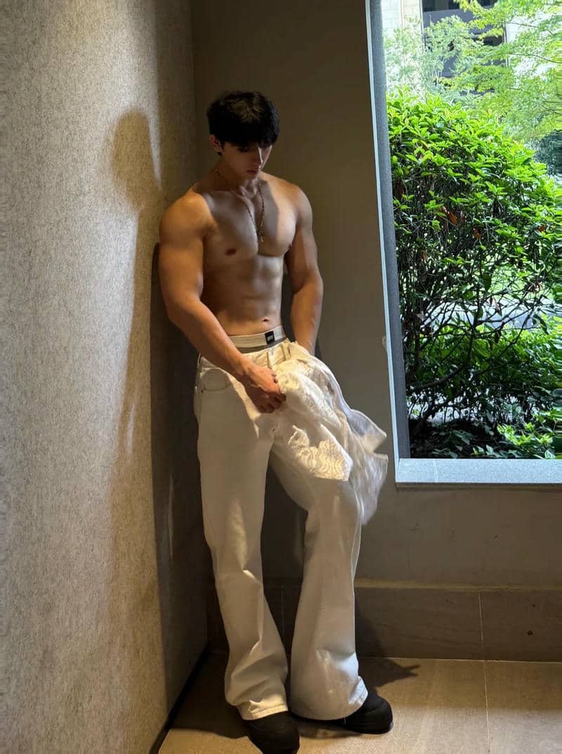 Bộ hình ảnh trai đẹp cơ bắp cuốn hút