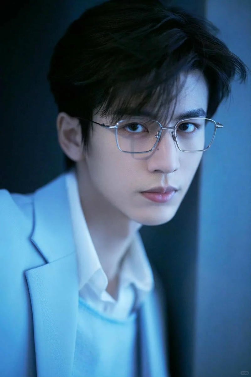 Bộ hình ảnh trai đẹp đeo kính cuốn hút