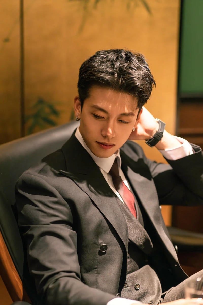 Bộ hình ảnh trai đẹp mặc vest sắc nét