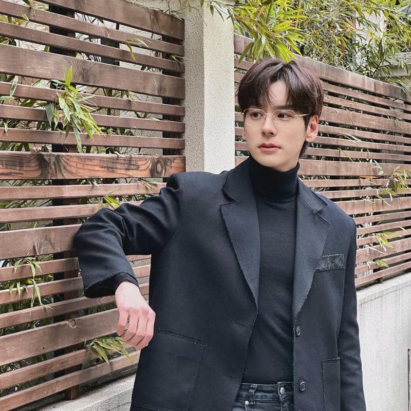 Hình ảnh trai đẹp đeo kính thu hút