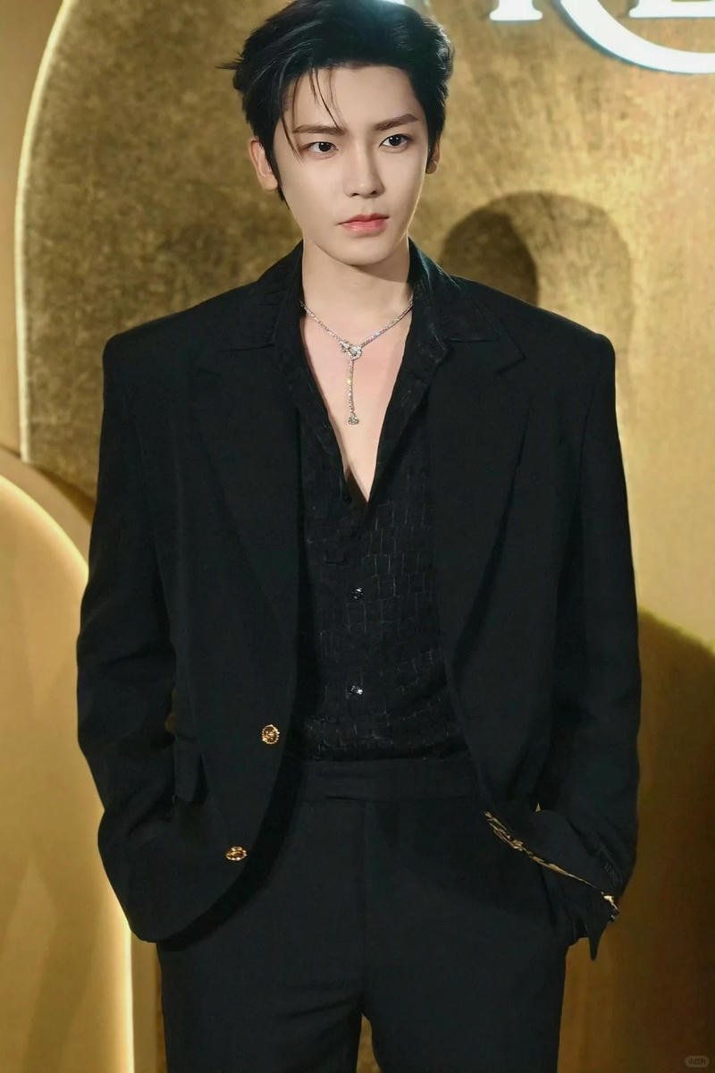 Hình ảnh trai đẹp mặc vest thu hút