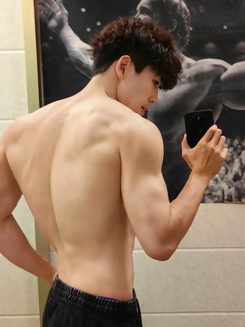 Khám phá ảnh trai đẹp cơ bắp đẹp