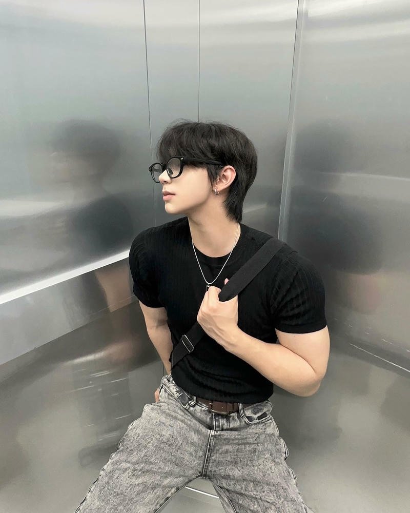 Khám phá ảnh trai đẹp đeo kính đẹp