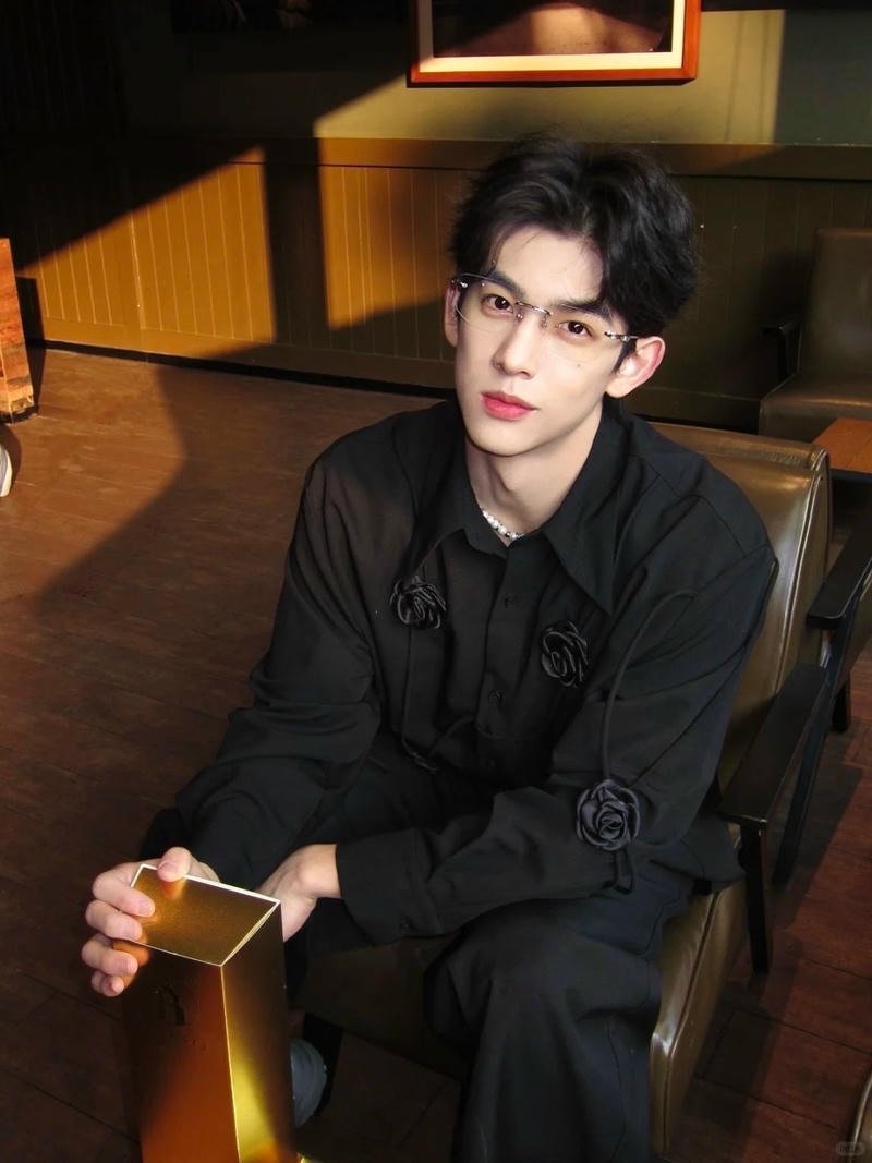 Khám phá hình ảnh trai đẹp 18 tuổi cuốn hút