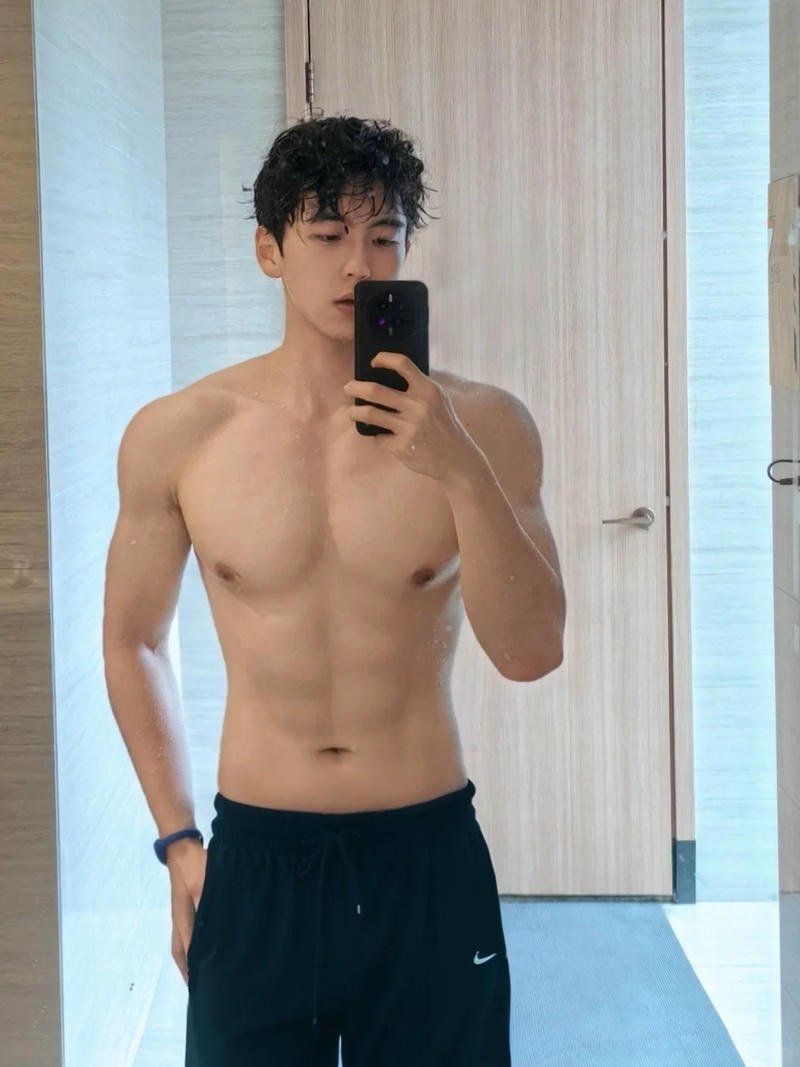 Khám phá hình ảnh trai đẹp 6 múi săn cuốn hút