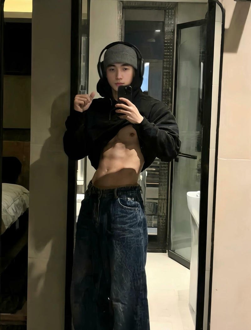 Loạt ảnh trai đẹp 6 múi săn chất lượng