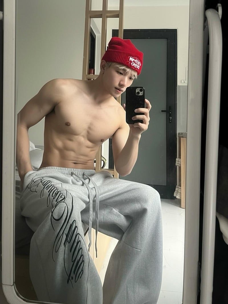 Loạt hình ảnh trai đẹp cơ bắp cuốn hút