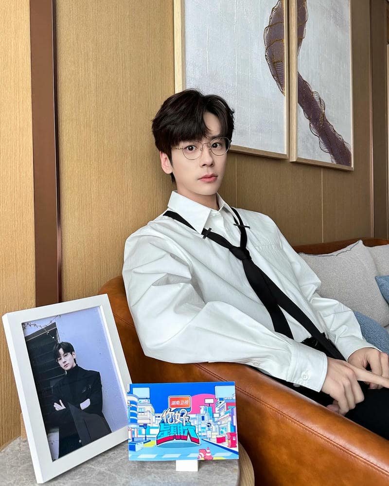 Loạt hình ảnh trai đẹp đeo kính cuốn hút