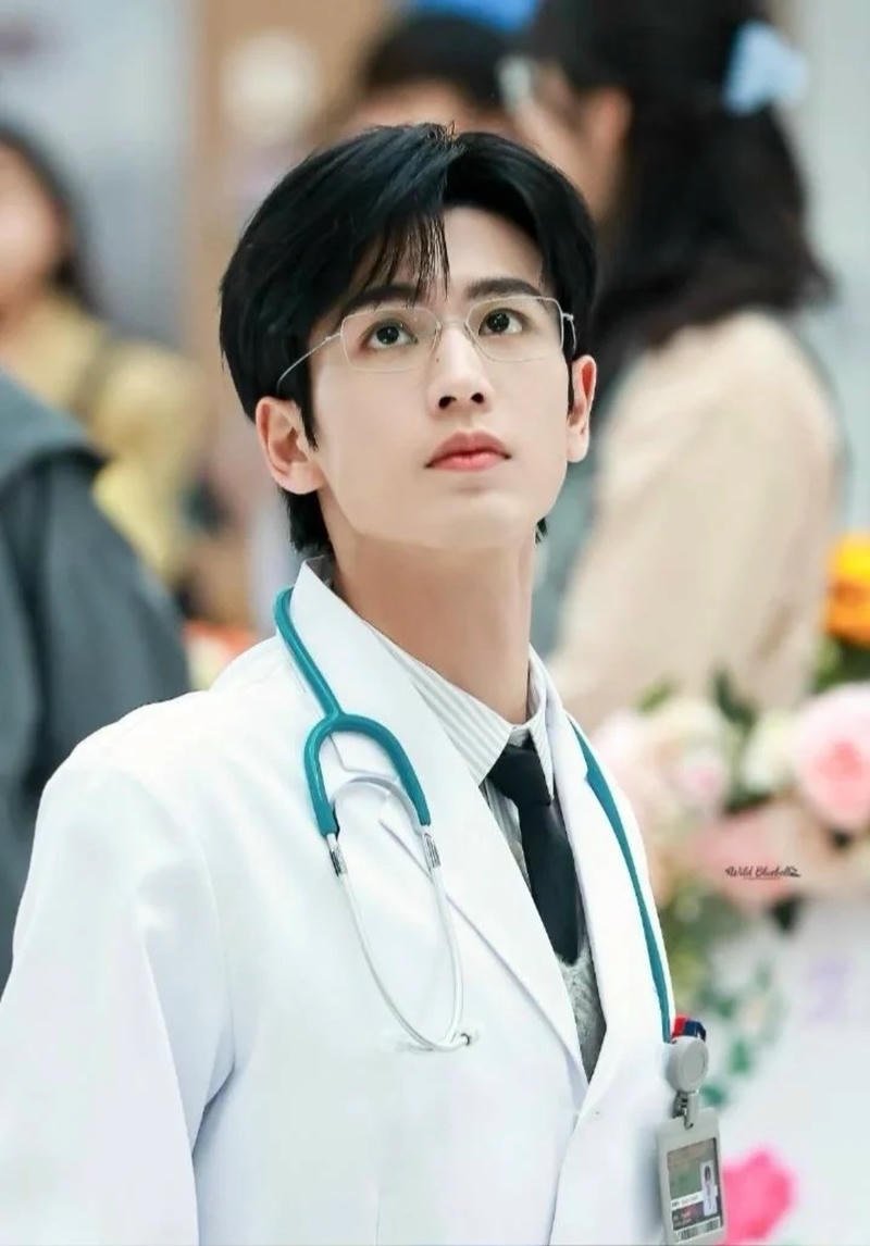 Ngắm hình ảnh trai đẹp đeo kính mới nhất