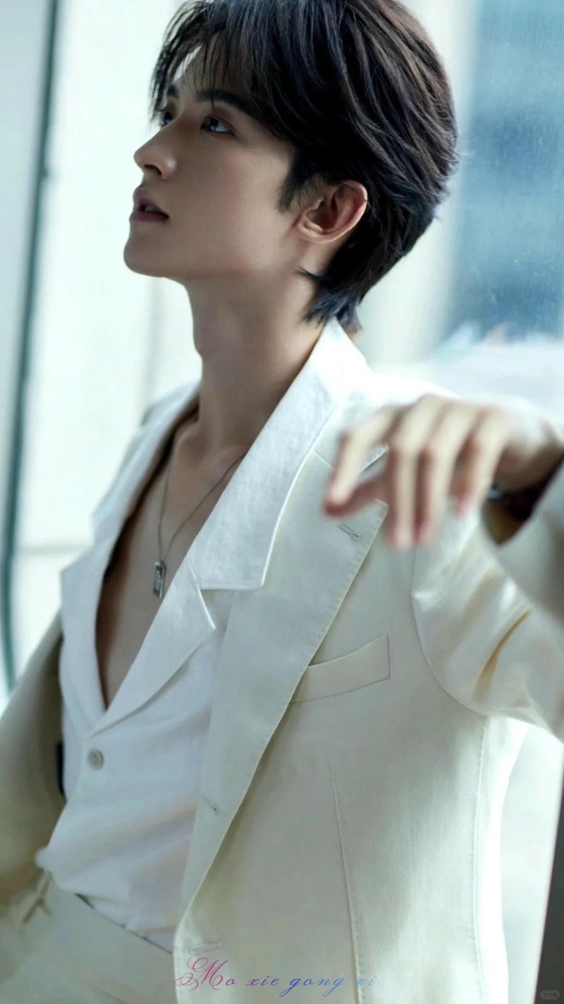 Tải hình ảnh trai đẹp mặc vest miễn phí