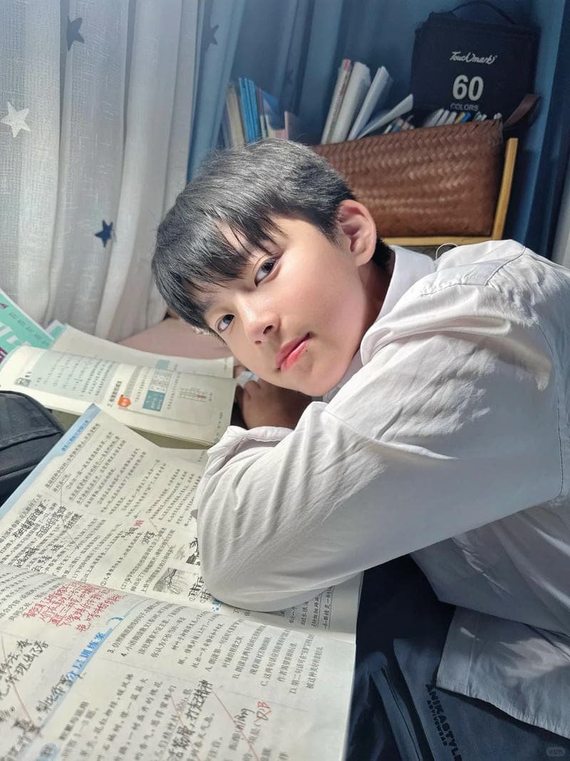 Tạo hình ảnh trai đẹp 14 tuổi độc quyền