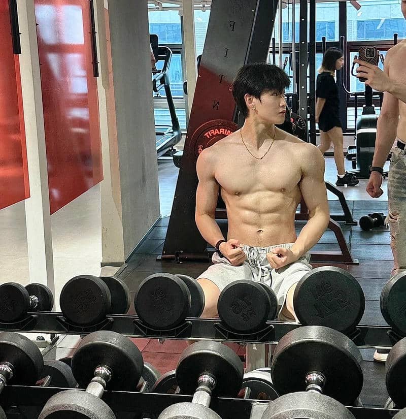 Tạo hình ảnh trai đẹp cơ bắp độc quyền