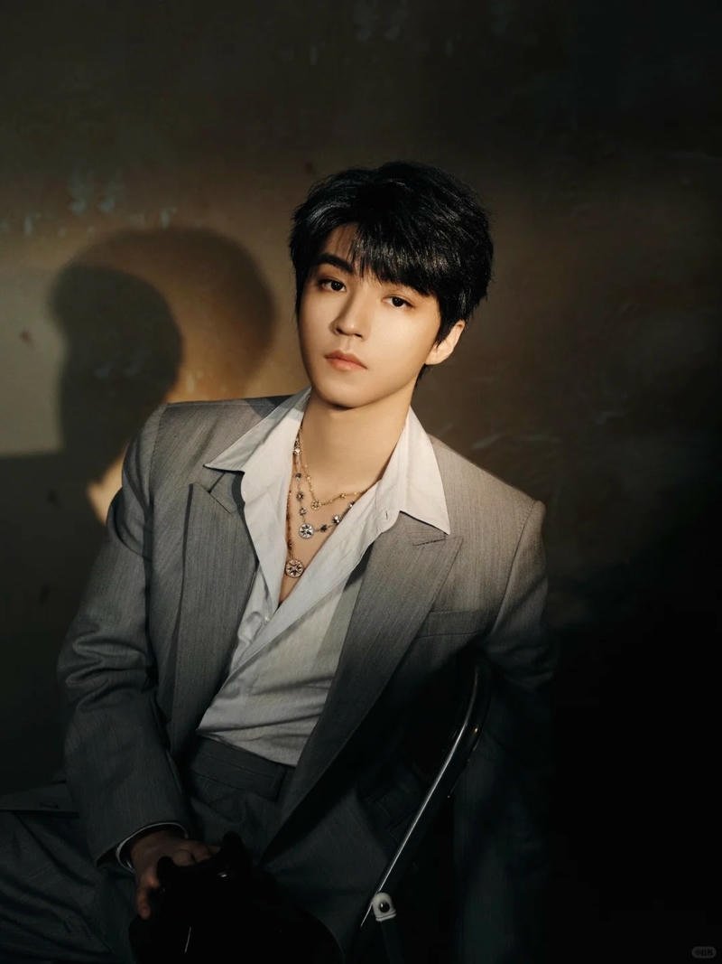 Tuyển chọn ảnh trai đẹp mặc vest thu hút